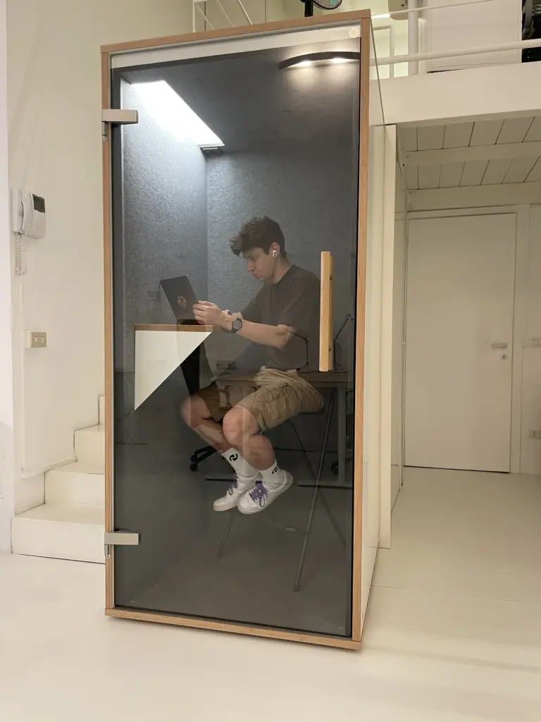 Phone booth insonorizzata per videochiamate a Milano
