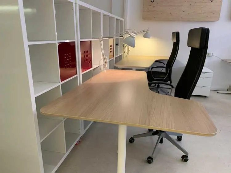 Nuove scrivanie al Community Cowo Milano Lambrate